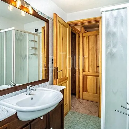 House In The Mountains Near The Slopes * Brusson