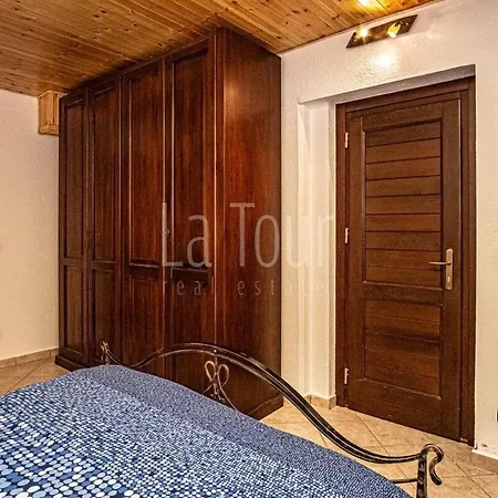 Hébergement de vacances House In The Mountains Near The Slopes Brusson