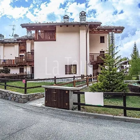 House In The Mountains Near The Slopes Brusson