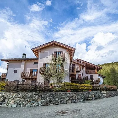 House In The Mountains Near The Slopes * Brusson