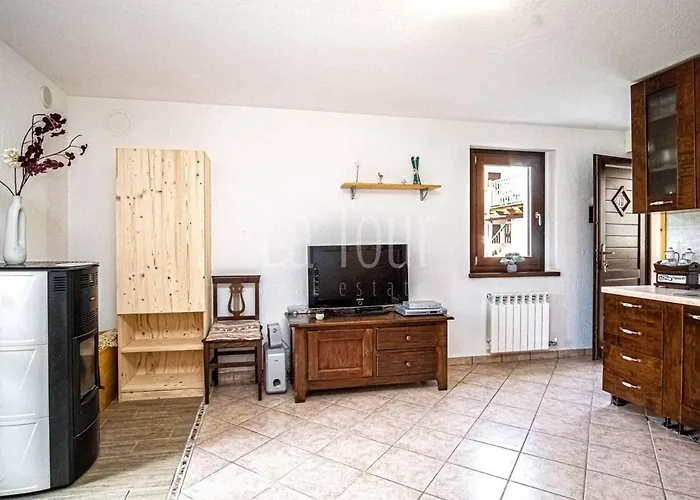 House In The Mountains Near The Slopes Hébergement de vacances Brusson