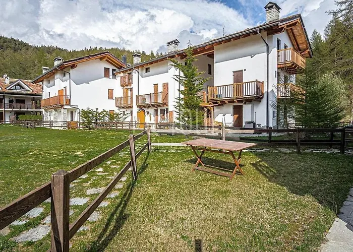 House In The Mountains Near The Slopes * Brusson