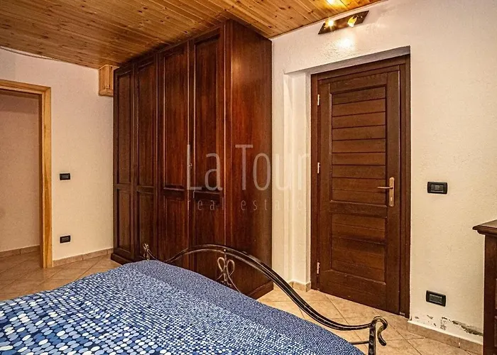 Hébergement de vacances House In The Mountains Near The Slopes Brusson