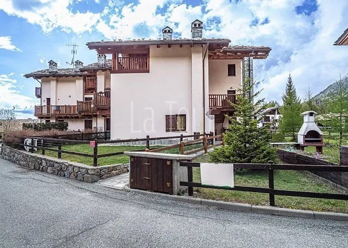 House In The Mountains Near The Slopes Brusson
